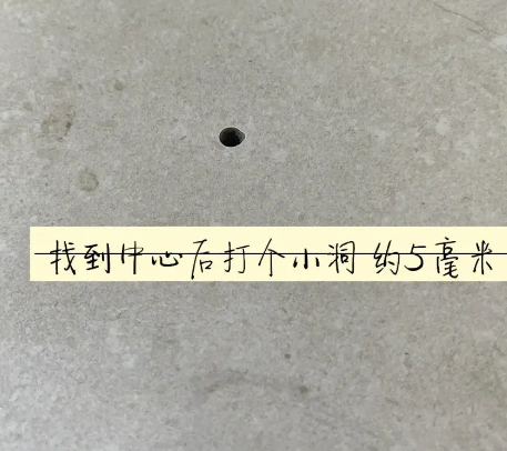 丁青瓷砖空鼓维修公司专业解答在瓷砖铺贴过程中，如果砂料搅拌不均匀，将会带来以下问题